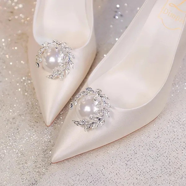Elegante Ivory / Creme Perle Strass Leder Satin Brautschuhe 2024 8 cm Stilettos Spitzschuh Hochzeit Pumps Hochhackige