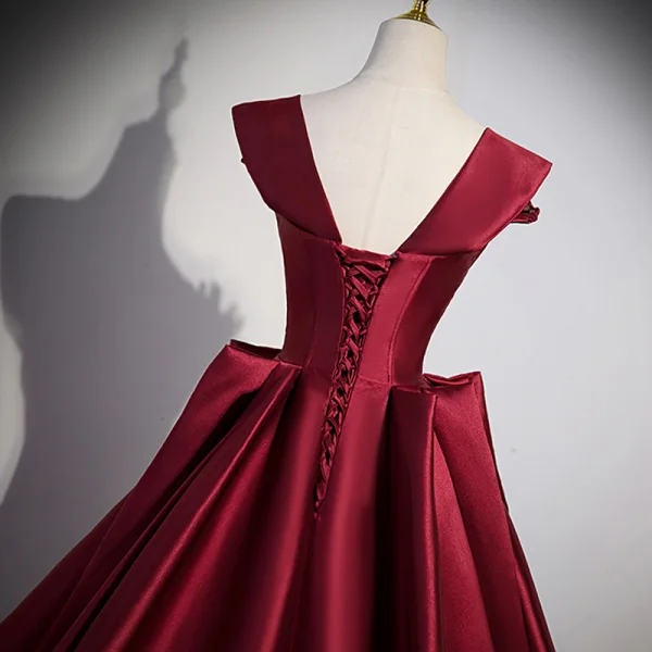Elegant Burgundy Bow Satin Prom Dresses 2023 Ball Gown V-Neck Short Sleeve Backless Floor-Length / Long Prom Formal Dresses