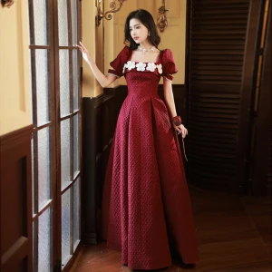 Elegant Burgundy Appliques Prom Dresses 2023 A Line Princess Square Neckline Short Sleeve Backless Floor Length Long Prom Formal Dresses