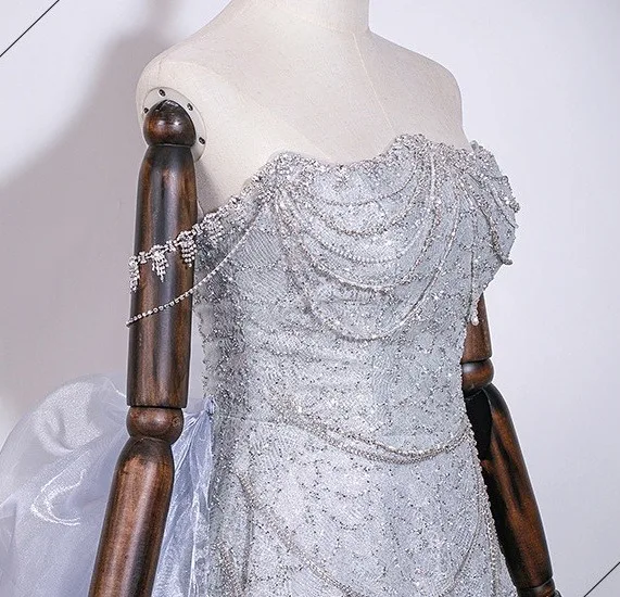 Glitzernden Silber Perlenstickerei Pailletten Strass Ballkleider 2026 A Linie Bandeau Ärmellos Rückenfreies Lange Festliche Kleider