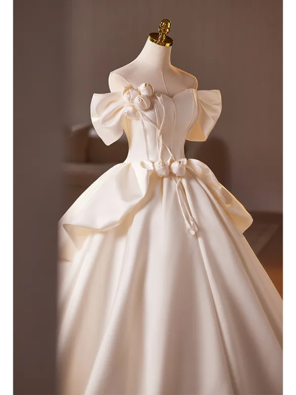 Vintage / Originale Ivoire Appliques Satin Robe De Mariée 2025 Robe Boule De l'épaule Manches Courtes Dos Nu Train De Balayage
