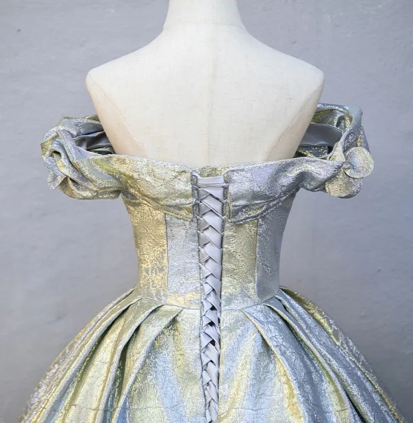 Klassisch Silber Glanz Ballkleider 2025 Ballkleid Rüschen Off Shoulder Kurze Ärmel Rückenfreies Lange Ball Festliche Kleider