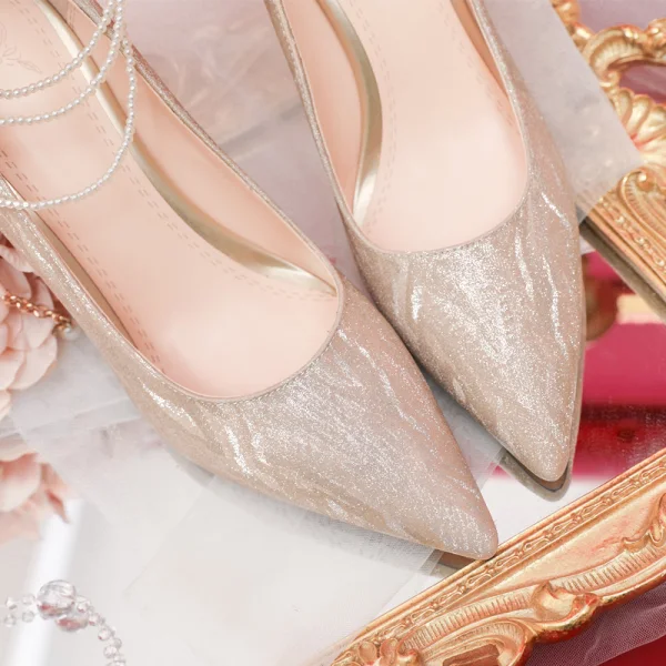 Charmant Champagne Paillettes Chaussure De Mariée 2022 Perle Bride Cheville 8 cm Talons Aiguilles À Bout Pointu Mariage Escarpins Talons Hauts