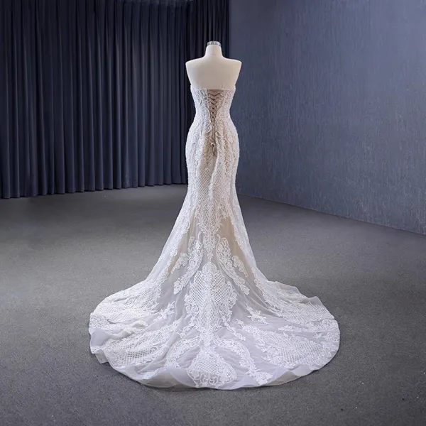 Luxury / Gorgeous White Handmade  Beading Lace Flower Wedding Dresses 2023 Trumpet / Mermaid Strapless Sleeveless Backless Court Train Wedding
