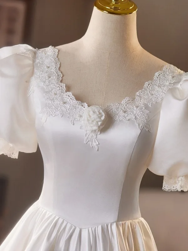 Vintage / Originale Blanche En Dentelle Fleur Satin Robe De Mariée 2025 Robe Boule V-Cou Gonflée Manches Courtes Dos Nu Longue