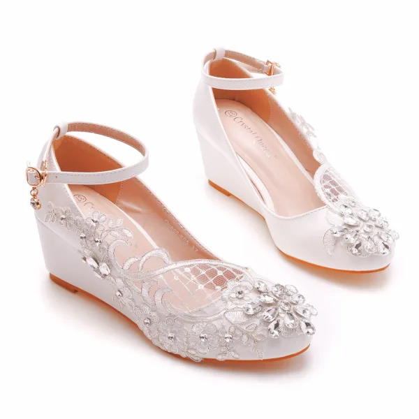 Élégant Blanche Faux Diamant En Dentelle Fleur Chaussure De Mariée 2023 5 cm Compensées À Bout Pointu Mariage Talons