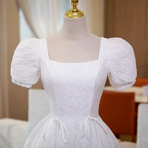 Simple Ivoire Couleur Unie Robe De Bal 2022 Princesse Encolure Carrée Manches Courtes Dos Nu Ceinture Noeud Longue Robe De Ceremonie