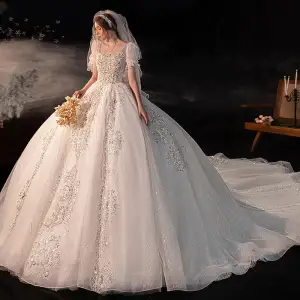 Étourdissant Ivoire Perlage Perle Faux Diamant Paillettes En Dentelle Fleur Robe De Mariée 2022 Robe Boule Encolure Carrée Manches Courtes Dos Nu Noeud Chapel Train Mariage