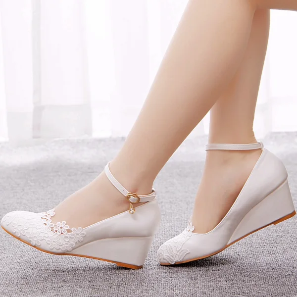 Élégant Blanche En Dentelle Fleur Chaussure De Mariée 2022 5 cm Compensées À Bout Rond Mariage Talons Hauts