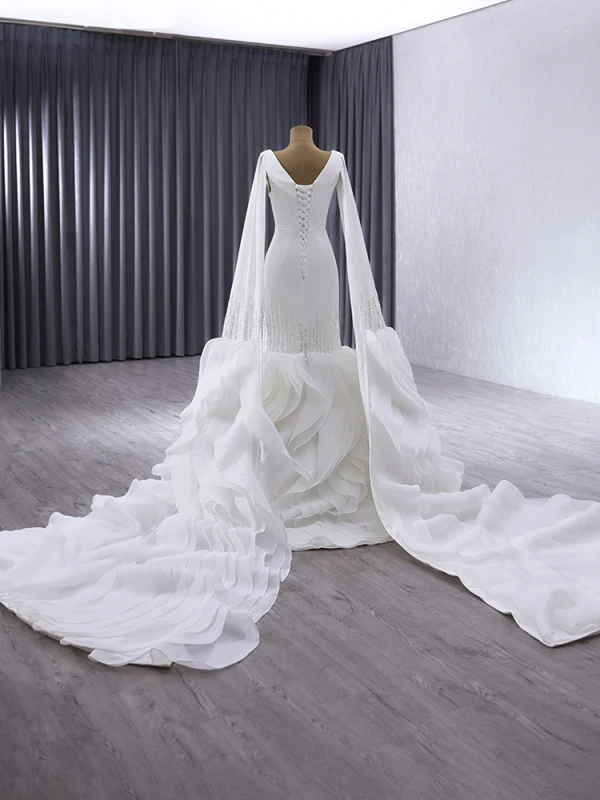 High End Weiß Pailletten Satin Fallende Rüsche Brautkleider / Hochzeitskleider 2024 Meerjungfrau Rundhalsausschnitt Ärmellos Rückenfreies Hof-Schleppe Hochzeit