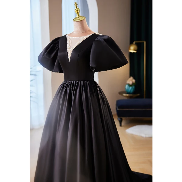 Vintage / Retro Black Satin Prom Dresses 2023 Ball Gown Scoop Neck Beading Pearl Puffy Short Sleeve Sweep Train Prom Formal Dresses