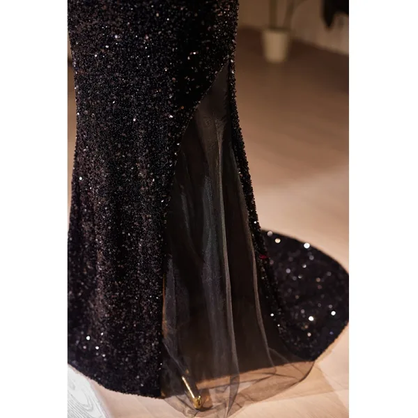 Sexy Noire Paillettes Robe De Soirée 2024 Trompette / Sirène Bretelles Spaghetti Sans Manches Dos Nu Train De Balayage Soirée Robe De Ceremonie