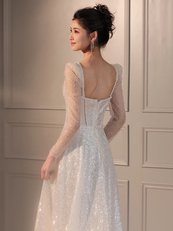 Glitzernden Leichtes Ivory / Creme Perlenstickerei Perle Brautkleider / Hochzeitskleider 2024 A Linie Eckiger Ausschnitt Lange Ärmel Rückenfreies Sweep / Pinsel Zug Hochzeit