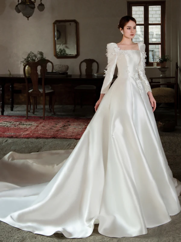 High-end Ivory Satin Appliques Winter Wedding Dresses 2023 Square Neckline A-Line / Princess Long Sleeve Backless Court Train Wedding