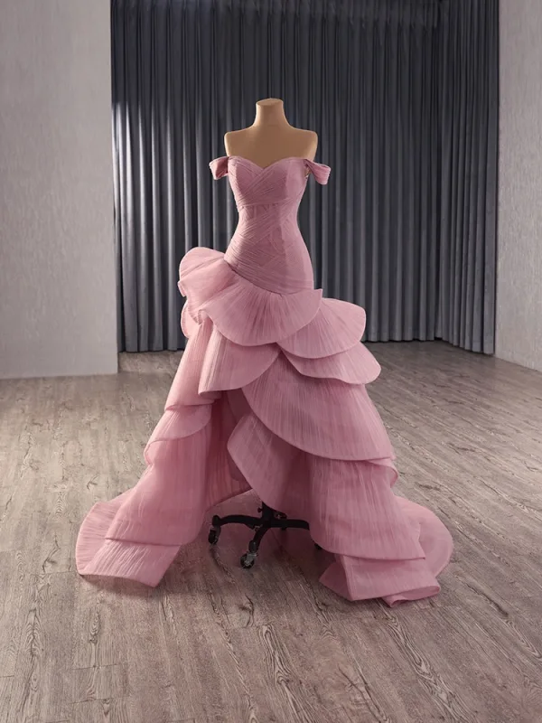 High-end Unusual Blushing Pink Cascading Ruffles Prom Dresses 2025 Ball Gown Off-The-Shoulder Short Sleeve Backless Sweep Train Formal Dresses