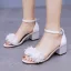 Simple Blanche Appliques Satin Chaussure De Mariée 2024 Bride Cheville 5 cm Talons Épais Peep Toes / Bout Ouvert Mariage Sandales Talons Hauts