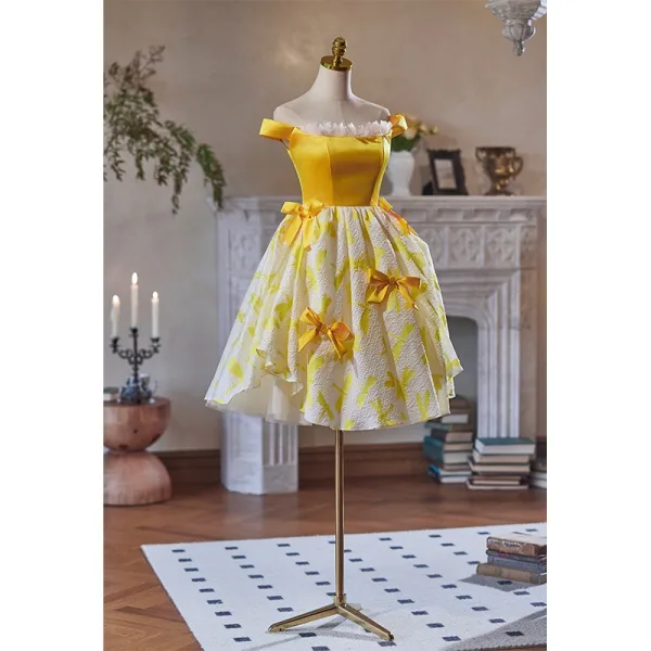 Fashion Yellow Homecoming Bow Short Graduation Dresses 2024 A-Line / Princess Off-The-Shoulder Sleeveless Backless