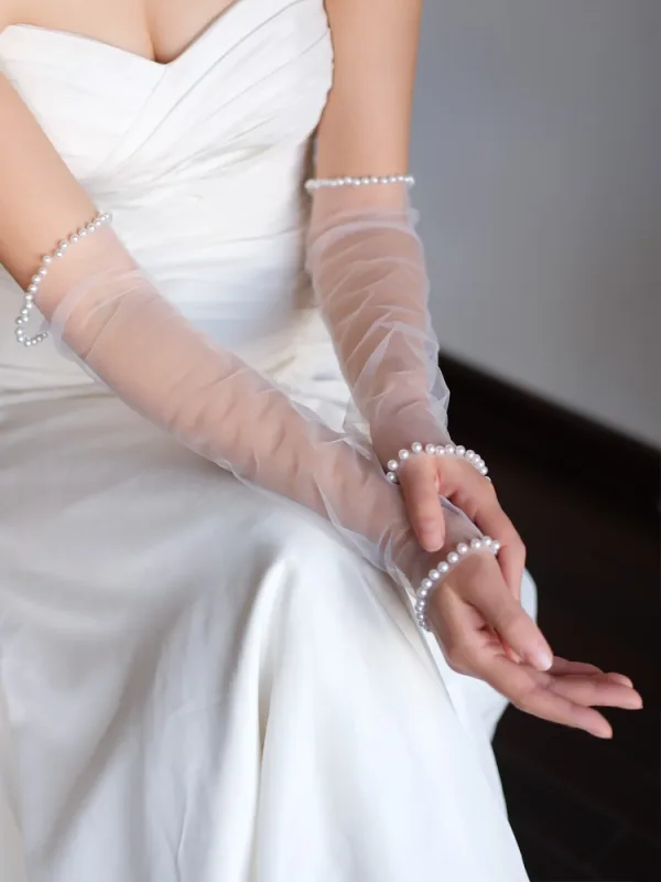 Modest / Simple White Pearl Wedding Bridal Gloves 2025 Tulle