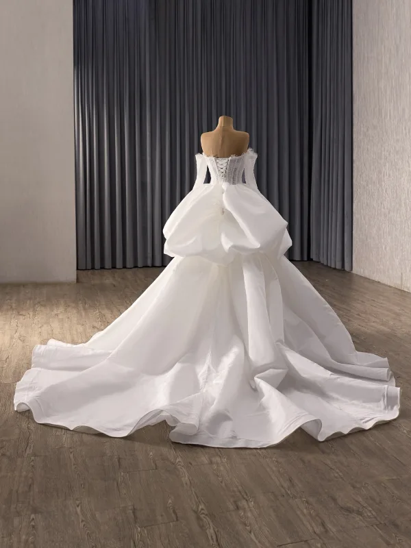 High-end White Handmade Beading Lace Flower Satin Wedding Dresses 2025 Ball Gown Off-The-Shoulder Long Sleeve Backless Chapel Train