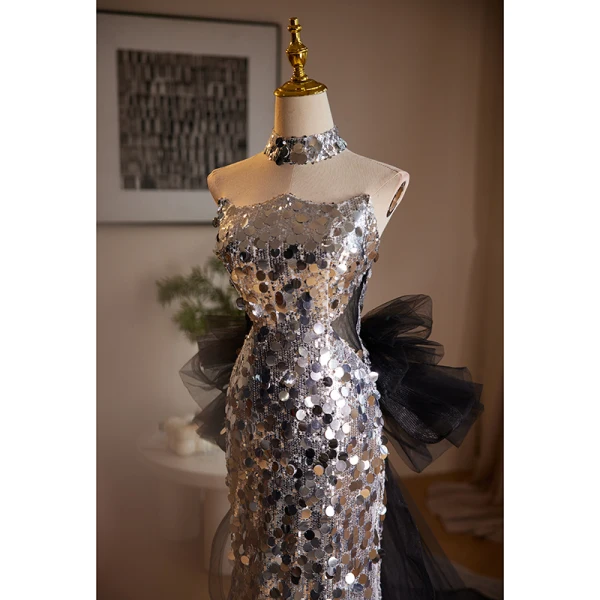 Charmant Scintillantes Argenté Paillettes Robe De Soirée 2024 Trompette / Sirène Bustier Sans Manches Dos Nu Noeud Train De Balayage Soirée Robe De Ceremonie