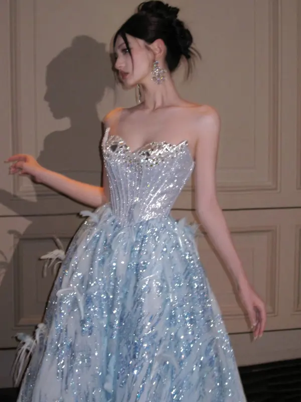 Glitzernden Sexy Himmelblau Glanz Pailletten Abendkleider 2025 A Linie Bandeau Ärmellos Rückenfreies Sweep / Pinsel Zug Abend Festliche Kleider
