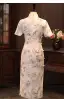 Chinesischer Stil Weiß Drucken Gespaltete Front Wadenlang Cheongsam 2026 Meerjungfrau Stehkragen Kurze Ärmel