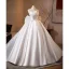 Klassisch Weiß Applikationen Satin Schleife Brautkleider / Hochzeitskleider 2025 Ballkleid Bandeau Ärmellos Rückenfreies Sweep / Pinsel Zug Hochzeit