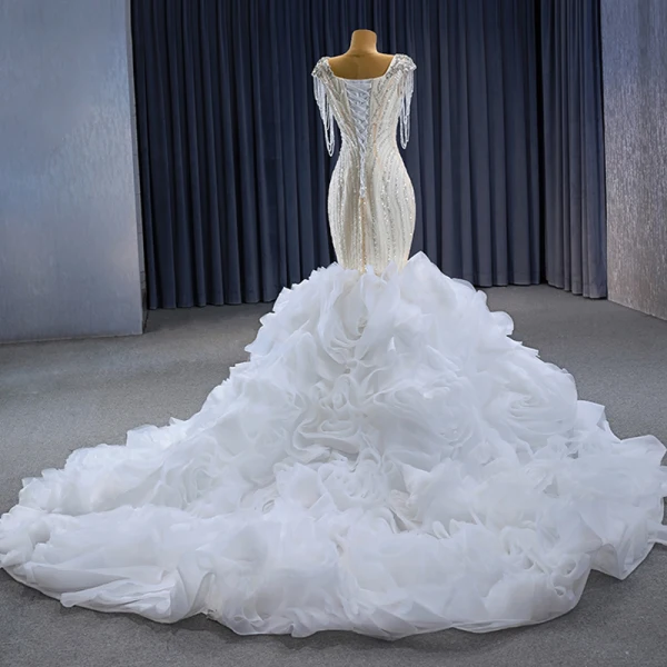 Luxe Blanche Perlage Gland Faux Diamant Paillettes Volants en Cascade Robe De Mariée 2023 Trompette / Sirène Encolure Carrée Sans Manches Dos Nu Chapel Train Mariage