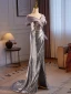 Glitzernden Silber Gespaltete Front Pailletten Abendkleider 2024 Meerjungfrau One-Shoulder Ärmellos Rückenfreies Sweep / Pinsel Zug Abend Festliche Kleider