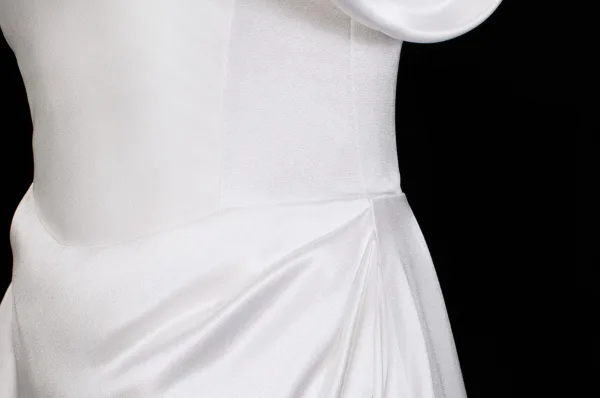 Charmant Weiß Satin Abendkleider 2025 A Linie Bandeau Ärmellos Rückenfreies Sweep / Pinsel Zug Abend Festliche Kleider