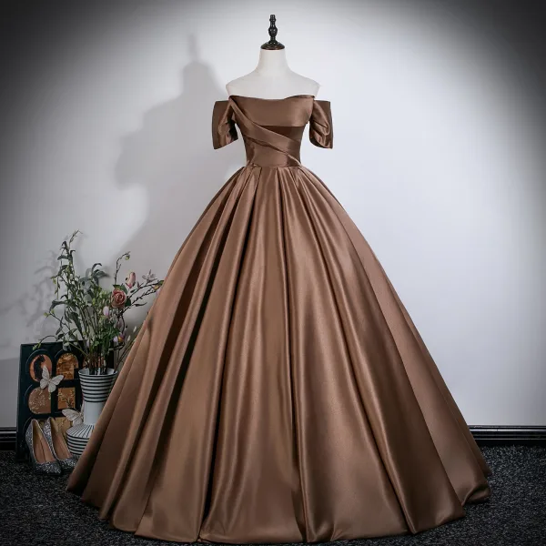 Vintage Brun Satin Balklänningar 2026 Balklänning Av Axeln Korta ärm Halterneck