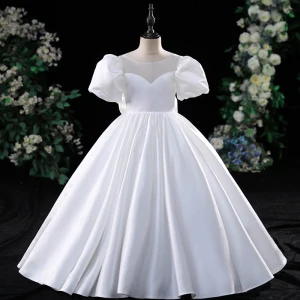 Simple Blanche Anniversaire Robe Ceremonie Fille 2024 Robe Boule Encolure Dégagée Gonflée Manches Courtes Dos Nu Noeud Longue