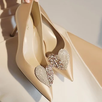 Charming Champagne Heart Shaped Rhinestone Wedding Shoes 2022 Leather 8 Cm Stiletto Heels Pointed Toe Wedding Shoes Pumps High Heels