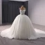 Luxus / Herrlich Weiß Handgefertigt Perlenstickerei Perle Pailletten Brautkleider / Hochzeitskleider 2024 Ballkleid Bandeau Ärmellos Rückenfreies Kapelle-Schleppe Hochzeit