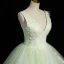 Élégant Vert Cendré Perle En Dentelle Fleur Volants en Cascade Robe De Bal 2023 Robe Boule V-Cou Sans Manches Dos Nu Longue Robe De Ceremonie
