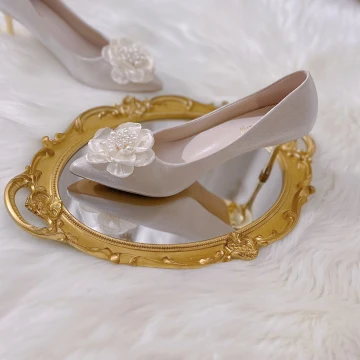 Elegant Champagne Pearl Appliques Wedding Shoes 2024 8 Cm Stiletto Heels Pointed Toe Pumps High Heels