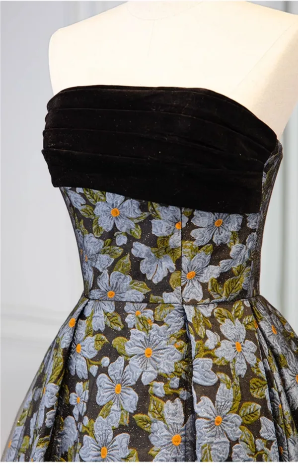 Vintage / Retro Black Floral Prom Dresses 2025 A-Line / Princess Strapless Sleeveless Backless Sweep Train Formal Dresses