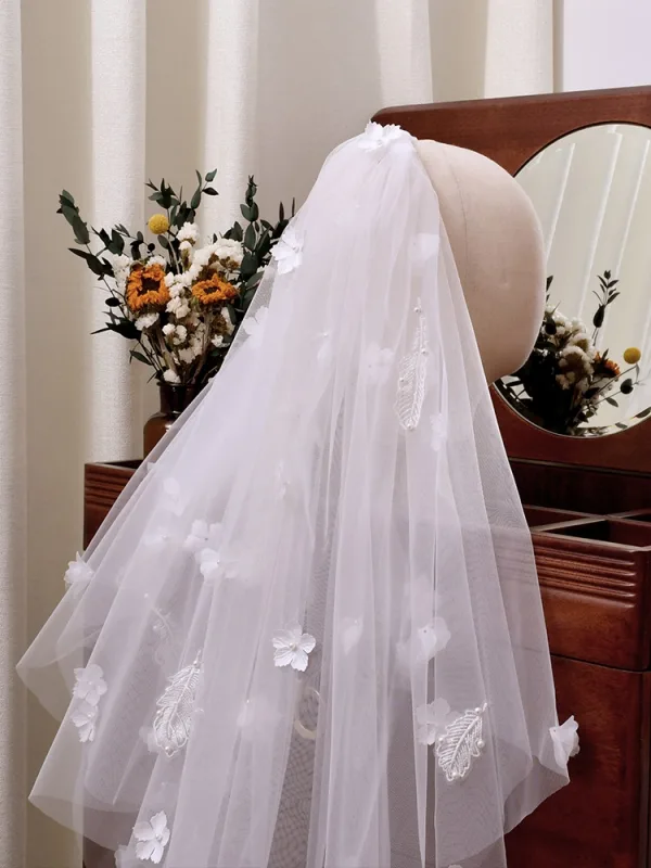 Chic / Beautiful White Handmade  Lace Flower Sweep Train 3 m Wedding Veils 2025