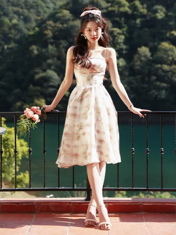 Chic Belle Blanche Floral De Retour Robe De Graduation 2024 Princesse Bretelles Spaghetti Sans Manches Dos Nu Thé Longueur Robe De Ceremonie