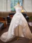 Elegante Weiß Satin Asymmetrisch Brautkleider / Hochzeitskleider 2025 Ballkleid Bandeau Ärmellos Rückenfreies Sweep / Pinsel Zug Hochzeit