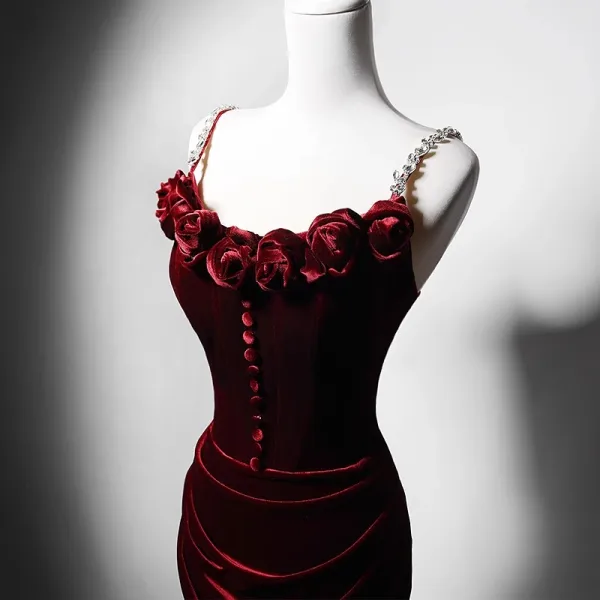 Sexy Burgundy Velvet Rhinestone Flower Evening Dresses 2024 Trumpet / Mermaid Spaghetti Straps Sleeveless Backless Sweep Train Evening Party Formal Dresses