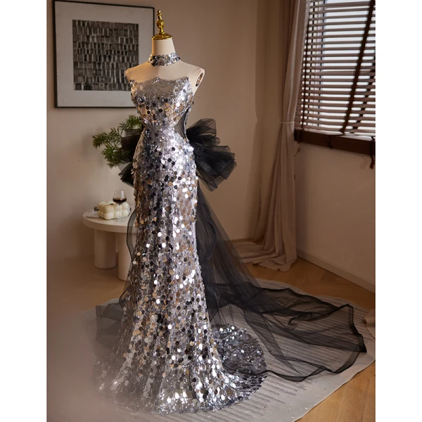 Charmant Scintillantes Argenté Paillettes Robe De Soirée 2024 Trompette / Sirène Bustier Sans Manches Dos Nu Noeud Train De Balayage Soirée Robe De Ceremonie