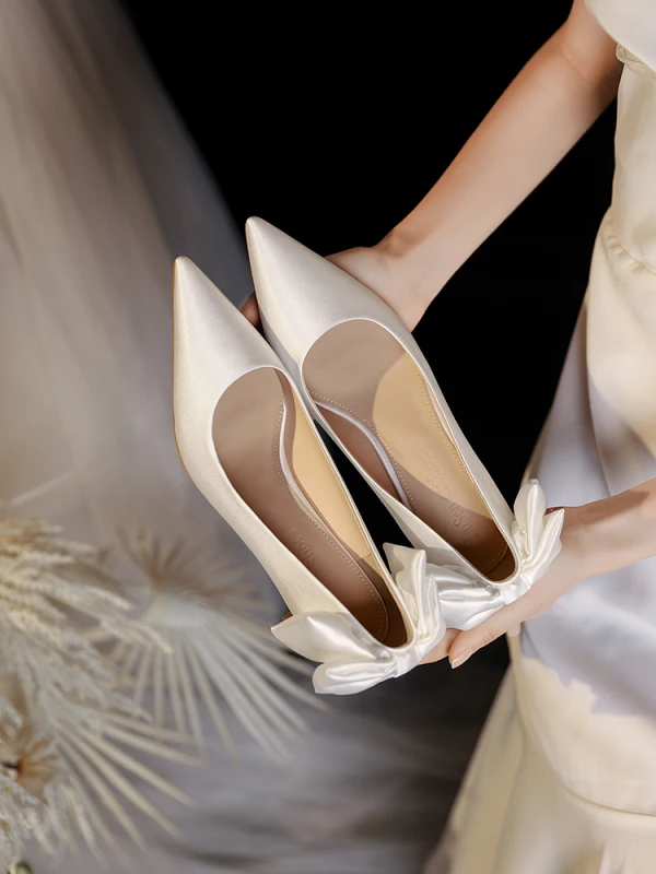 Elegante Ivory / Creme Leder Schleife Brautschuhe 2023 5 cm Thick Heels Spitzschuh Hochzeit Pumps Hochhackige