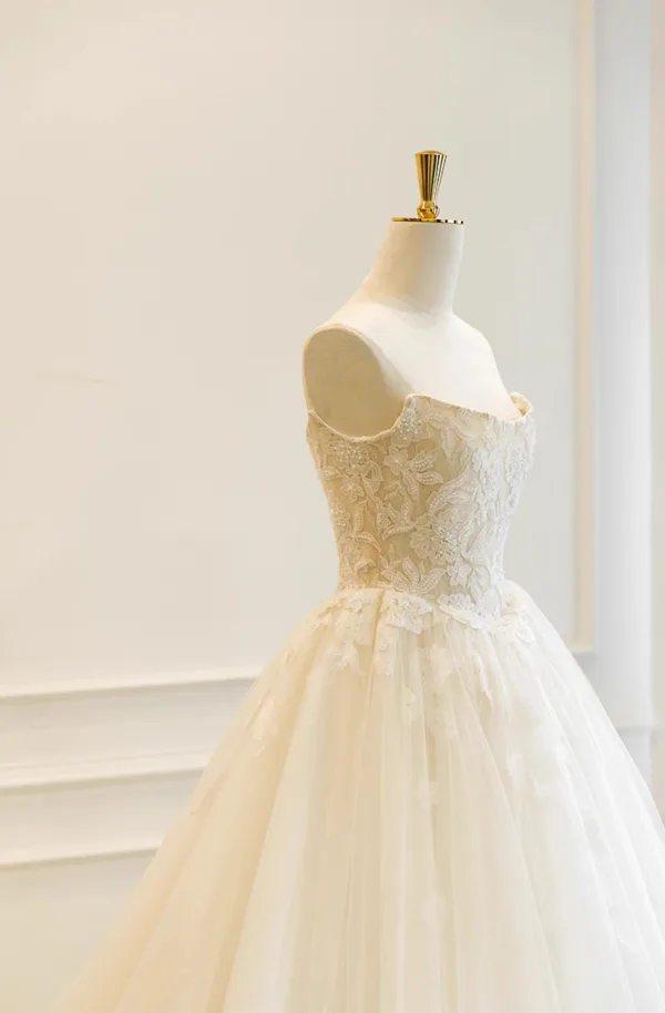Stunning A-Line / Princess Ivory Beading Lace Wedding Dresses 2025 U-Neck Crossed Straps Sleeveless Tulle