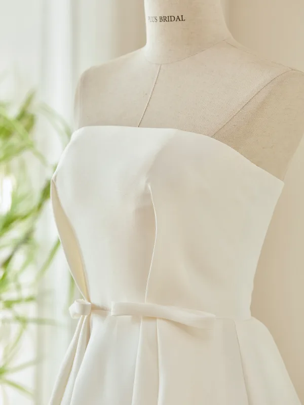 Elegant Elfenben Satin Sløyfe Brudekjoler 2026 Prinsesse Strapless Uten Ermer Ryggløse Feie Tog