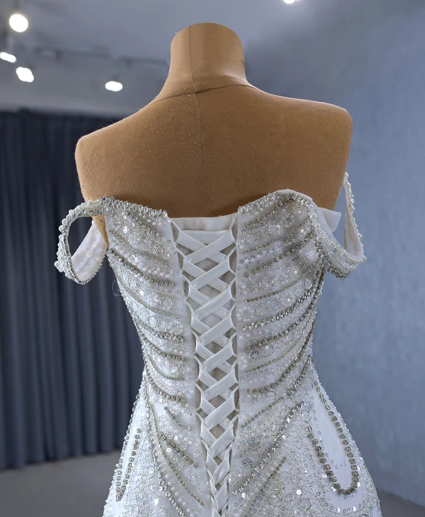 Luxe Blanche Fait main Perlage Perle Faux Diamant Paillettes Robe De Mariée 2024 Trompette / Sirène Bustier Sans Manches Dos Nu Train De Balayage Mariage
