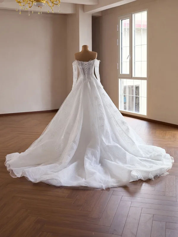 Luxus / Herrlich Weiß Handgefertigt Pailletten Spitze Blumen Brautkleider / Hochzeitskleider 2026 Ballkleid Off Shoulder Lange Ärmel Rückenfreies Kapelle-Schleppe