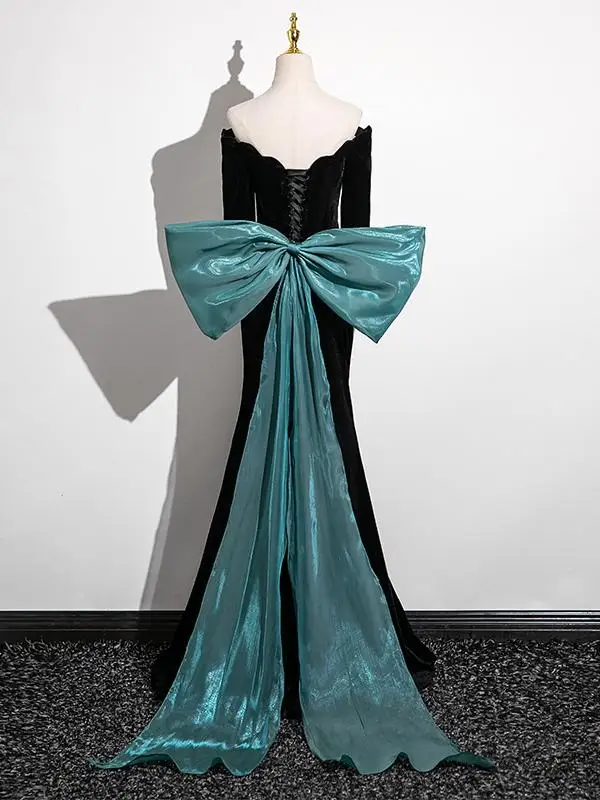 Chic / Beautiful Black Velvet Evening Dresses 2025 Trumpet / Mermaid Off-The-Shoulder Short Sleeve Backless Bow Sweep Train Evening Party Formal Dresses