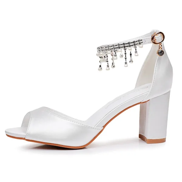 Chic / Belle Blanche Faux Diamant Chaussure De Mariée 2024 Bride Cheville 7 cm Talons Épais Peep Toes / Bout Ouvert Mariage Sandales Talons Hauts