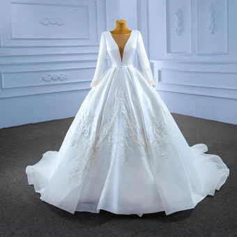 Haut De Gamme Blanche Satin Robe De Mariée 2022 Robe Boule Encolure Dégagée Manches Longues Perlage En Dentelle Fleur Ceinture Chapel Train Mariage